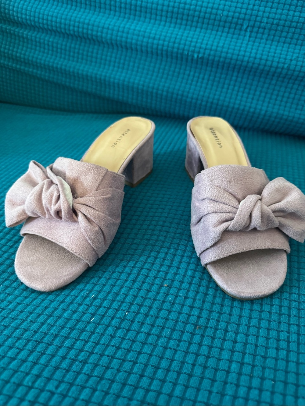 🎀 Attention Lavender Bow Block Heel Mules – Size 6 🎀